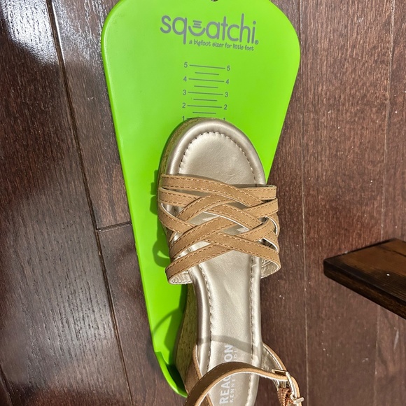 Kenneth Cole Reaction Wedges with strappy details - Picture 3 of 3